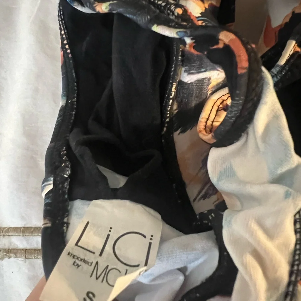 LiCi Fit Wild Thing Set Scrunch- Sports Bra and Leggings - Picture 7 of 8